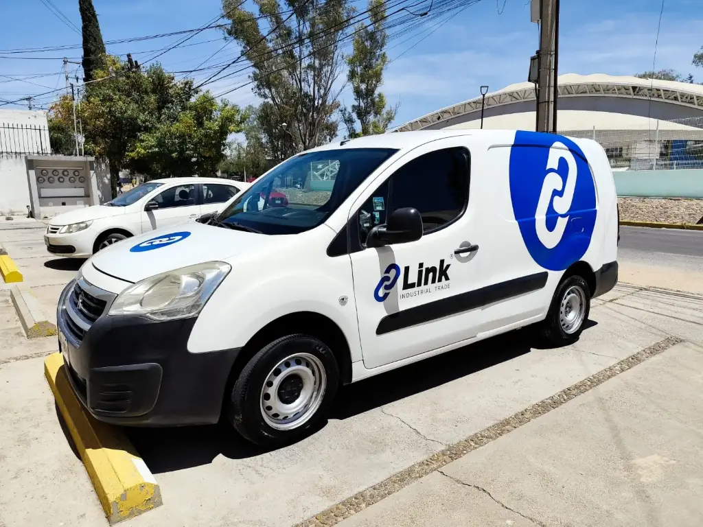 Camioneta Marca Peugeot Modelo Partner Maxi 2017