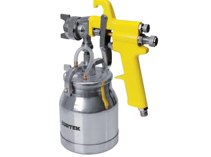 Pistola Marca Surtek para pintar de alta presión, con una presión de trabajo de 90 psi, capacidad de vaso de 1 L, consumo de aire de 1.6 - 4 scfm, entrada de aire de 1/4" NPT, Amarillo con Acero.