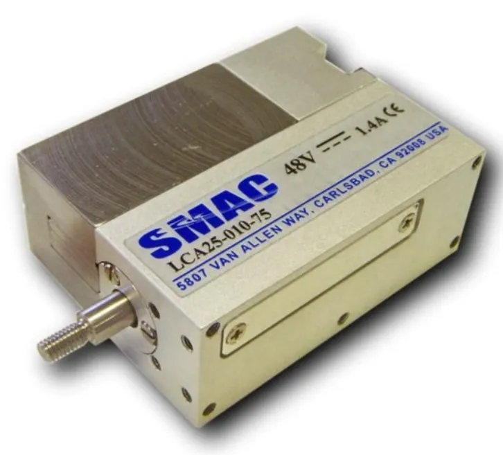 Actuador de bobina lineal 25: Altura del marco (~25 mm), indicando la huella física compacta adecuada para aplicaciones con limitaciones de espacio LCA25-025-71-2F3