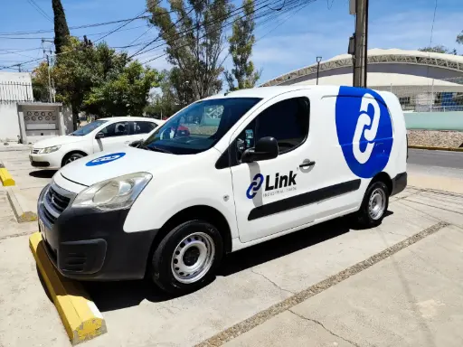 Camioneta Marca Peugeot Modelo Partner Maxi 2017