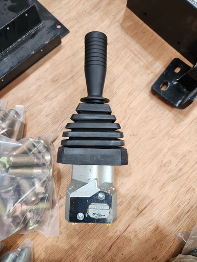 [863300109] RIPPER PILOT CONTROL VALVE / VALVULA / [863300109]