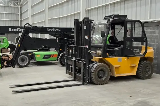 [CLG2070H CAB] Montacargas capacidad 7000 kg marca Liugong modelo CLG2070H con cabina, motor Cummins