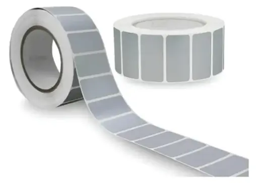 [260326040130] SILVER POLYESTER LABEL, 51X25 mm, C/3, R/5000